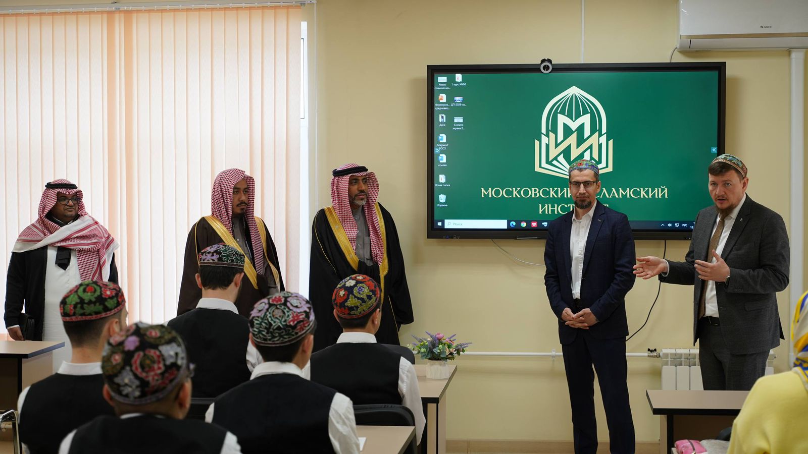 الجامعة الإسلامية تنفذ برنامجاً علمياً في معهد موسكو لترسيخ قيم الوسطية وتعليم مهارات تعليم اللغة العربية
